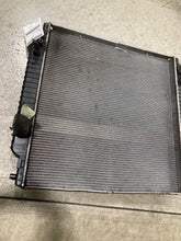 Load image into Gallery viewer, RADIATOR Ford F250SD Pickup F350SD Pickup 2006 06 2007 07 - NW419601