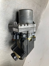 Load image into Gallery viewer, POWER STEERING PUMP Murano Murano Cross Cabriolet 2015-2020 - NW420891