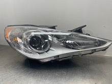 Load image into Gallery viewer, HEADLIGHT LAMP ASSEMBLY Hyundai Sonata 11 12 13 14 Right - NW422582