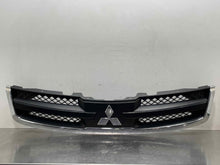 Load image into Gallery viewer, Grille Mitsubishi Endeavor 2006 - NW422965