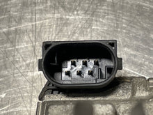 Load image into Gallery viewer, THROTTLE BODY Cayman Panamera Cayenne 2007 07 08 09 10 11 12 13 14 - NW426996