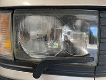 Load image into Gallery viewer, HEADLIGHT LAMP ASSEMBLY Range Rover 2000 00 2001 01 2002 02 Right - NW429127