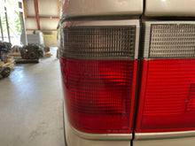 Load image into Gallery viewer, OUTER TAIL LIGHT LAMP Range Rover 2000 00 2001 01 2002 02 Left - NW429315