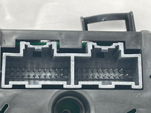 Load image into Gallery viewer, Speedometer Cluster Volkswagen Routan 2009 - NW162251