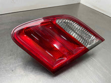 Load image into Gallery viewer, TAIL LIGHT LAMP ASSEMBLY E320 E430 E55 00 01 02 Right - NW429310