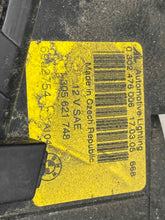 Load image into Gallery viewer, HEADLIGHT LAMP ASSEMBLY 320i 323i 323ic 323is 325ci 325i 328i 99-01 Right - NW429518