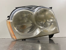 Load image into Gallery viewer, HEADLIGHT LAMP ASSEMBLY Jeep Grand Cherokee 05 06 07 Right - NW102040