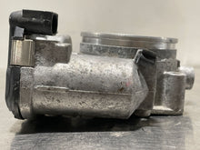 Load image into Gallery viewer, THROTTLE BODY Cayman Panamera Cayenne 2007 07 08 09 10 11 12 13 14 - NW178465