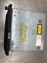 Load image into Gallery viewer, Cd changer 335i 328i 323i 06 07 08 09 10 - NW438095
