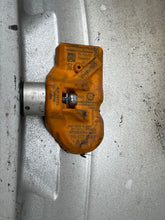 Load image into Gallery viewer, WHEEL RIM 323i 325ci 325i 328i 330ci 330i 330xi 335i 06-13 18x8 ALLOY - NW438644
