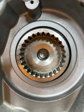 Load image into Gallery viewer, TRANSFER CASE E300 E320 E350 E550 E63 2008 08 2009 09 - NW439062