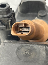 Load image into Gallery viewer, HEADLIGHT LAMP ASSEMBLY 325ci 325i 330ci 330i 330xi 04-06 Right - NW441520