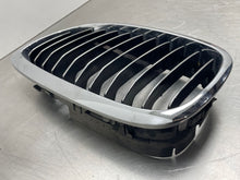 Load image into Gallery viewer, GRILLE BMW 330i 325i 2004 04 2005 05 2006 06 Coupe Upper Right - NW441508