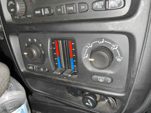 Load image into Gallery viewer, Temperature Controls TRAILBLAZER 2006 - NW564025