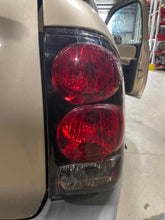 Load image into Gallery viewer, TAIL LIGHT LAMP ASSEMBLY Trailblazer Trailblazer Ext 02-09 Right - NW441933