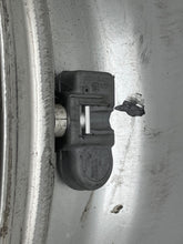 Load image into Gallery viewer, WHEEL RIM C230 C250 C300 C350 C63 08-13 17x7-1/2 - NW445255