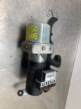 Load image into Gallery viewer, CONVERTIBLE TOP MOTOR Beetle 2003 03 2004 04 2005 05 06 07 08 09 10 - NW445373