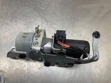 Load image into Gallery viewer, CONVERTIBLE TOP MOTOR Beetle 2003 03 2004 04 2005 05 06 07 08 09 10 - NW445373