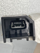 Load image into Gallery viewer, Info-Gps Screen SUBURBAN 1500 2015 - NW445495