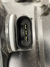 Load image into Gallery viewer, Tail Lamp Light FORD F350SD PICKUP 2022 - NW446246