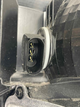 Load image into Gallery viewer, Tail Lamp Light FORD F250SD PICKUP 2022 - NW446243