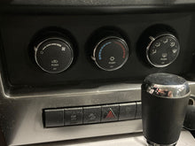 Load image into Gallery viewer, Temperature Controls Jeep Liberty 2008 - NW448708