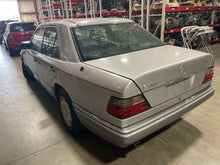 Load image into Gallery viewer, CARRIER ASSEMBLY 300E E300D 1990 90 91 92 93 1995 95 - NW450308