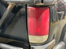 Load image into Gallery viewer, TAIL LIGHT LAMP ASSEMBLY S10 Blazer Envoy S15 Jimmy Bravada 95-05 Right - NW452532