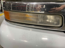 Load image into Gallery viewer, PARKLAMP Sierra 1500 3500 2500 Yukon 1999 99 00 01 02 03 04 05 06 07 Right - NW564102