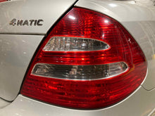 Load image into Gallery viewer, TAIL LIGHT LAMP ASSEMBLY E350 E320 E500 E55 03 04 05 06 Right - NW459495
