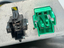 Load image into Gallery viewer, RADIO AMPLIFIER Saab 9-3 900 1994 95 96 97 98 2003 - NW459996