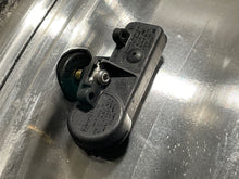 Load image into Gallery viewer, WHEEL RIM F150 Pickup 09-14 17x7-1/2 ALUM 17x7-1/2, 6 lug, 135mm - NW464116