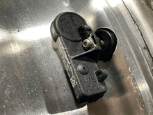 Load image into Gallery viewer, WHEEL RIM F150 Pickup 09-14 17x7-1/2 ALUM 17x7-1/2, 6 lug, 135mm - NW464118