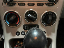 Load image into Gallery viewer, Temperature Controls Chevrolet Equinox 2005 - NW464808
