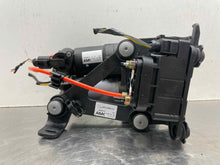 Load image into Gallery viewer, SUSPENSION AIR COMPRESSOR PUMP Vanden Pl XJ XJL XJR 2010-2014 - NW469697