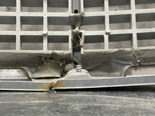 Load image into Gallery viewer, GRILL Mercedes 300D 300E 420 560SEL 86 87 88 89 90 91 - NW469863