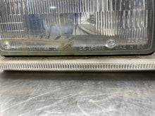 Load image into Gallery viewer, HEADLIGHT LAMP ASSEMBLY 300ce 300d 300e 300sdl 300se 300sel 86-91 Right - NW469872