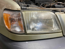 Load image into Gallery viewer, HEADLIGHT LAMP ASSEMBLY Subaru Forester 2001 01 2002 02 Right - NW472563