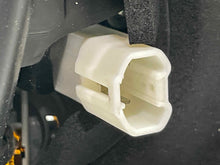 Load image into Gallery viewer, OUTER TAIL LIGHT LAMP Lexus RX330 RX350 04 05 06 07 08 09 Left - NW475445