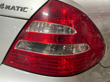 Load image into Gallery viewer, TAIL LIGHT LAMP ASSEMBLY E350 E320 E500 E55 03 04 05 06 Right - NW477621