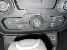 Load image into Gallery viewer, Temperature Controls Jeep Renegade 2018 - NW478580