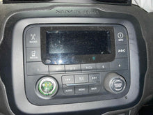 Load image into Gallery viewer, Radio Jeep Renegade 2015 - NW478638