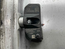 Load image into Gallery viewer, WHEEL RIM R320 R350 R500 R63 2007 07 17x7 - NW480841