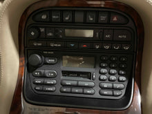 Load image into Gallery viewer, CD CHANGER Jaguar XJ8 XK8 2000 00 01 02 03 04 05 06 - NW483242