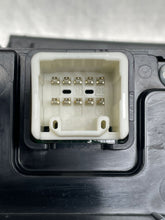 Load image into Gallery viewer, Temperature Controls HIGHLANDER 2009 - NW484773
