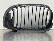 Load image into Gallery viewer, GRILLE BMW 330i 325i 2004 04 2005 05 2006 06 Coupe Upper Right - NW491757