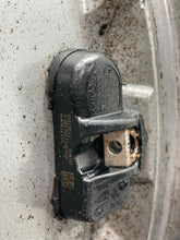 Load image into Gallery viewer, WHEEL RIM Gl350 Gl450 Gl550 GL63 AMG 13-16 20x8-1/2 - NW492125