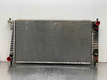 Load image into Gallery viewer, RADIATOR Ford Expedition Lincoln Navigator 98 99 00 01 02 - NW493628