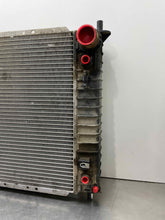 Load image into Gallery viewer, RADIATOR Ford Expedition Lincoln Navigator 98 99 00 01 02 - NW493628