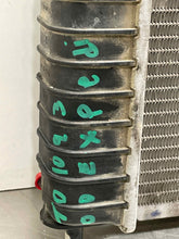 Load image into Gallery viewer, RADIATOR Ford Expedition Lincoln Navigator 98 99 00 01 02 - NW493628